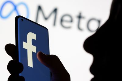 Facebook-eier Meta sier opp sine ansatte i Norge.