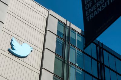 Twitter vil gjøre et nytt forsøk på innføre abonnementstjenesten der man kan betale for det blå merket såkalte verifiserte kontoer har.