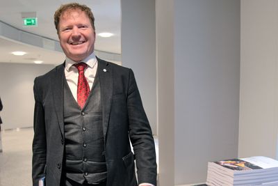 Kommunal- og distriktsminister Sigbjørn Gjelsvik setter ned et utvalg som se på datasikkerhet. Større statlig eierskap kan bli resultatet.