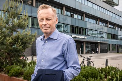 Lasse Bjørgan, administrerende direktør i UBConnect fortsetter i selskapet etter å ha fått ny eier i svenske Transmeta. Han eier selv en betydelig aksjepost i selskapet, og er dermed en av selgerne av bedriften.  