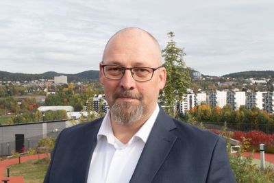 Georg Svendsen, leder for infrastruktur i Telia Norge på taket av Telias bygg på Økern i Oslo.