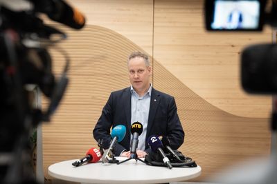 Trond Helleland stiller spørsmål ved samferdselsminister Jon-Ivar Nygårds håndtering av Follobanen.