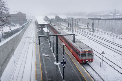 Jernbanedirektoratet skriver at kulde har vist seg å påvirke anlegget i større grad enn forutsett. 
