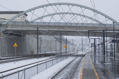 Utglidninger av kvikkleire ved Ski stasjon førte til forsinkelser og kostnadsøkninger i 2017. 