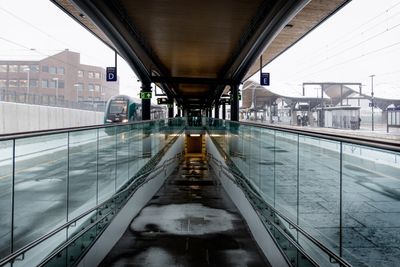 Trafikken står stille etter brannalarm på trafikkstyringssentralen i Oslo.