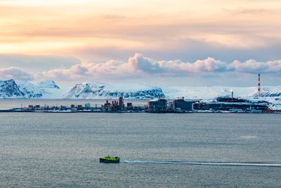 Det skal investeres 13 milliarder kroner i Snøhvit Future-prosjektet, som blant annet inkluderer elektrifisering av Hammerfest LNG. Dermed vil det ikke automatisk bli behandlet av Stortinget, men kan godkjennes av regjeringen. 