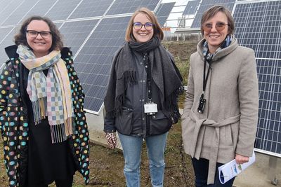 Sigrid Rønneberg, Mari Øgaard og Marie Syre Wiig tror tosidige solceller går en lys tid i møte.