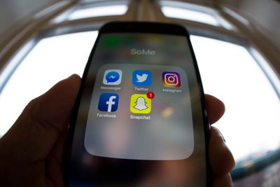 Sosiale medier gjør unge hekta og bidrar til psykiske problemer, er forklaringen fra utdanningsmyndighetene i Seattle i USA som nå saksøker Snapchat, Facebook, TikTok og Google. 
