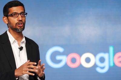 Alphabet-sjef Sundar Pichai nedbemanner.