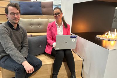 Stian Hansen er nyansatt som dataingeniør i Experis, Kjersti Bergum, leder for Talent Acquisition i Experis, var med på ansettelsesprosessen. De mener begge et godt arbeidsmiljø er viktig når man skal velge arbeidsplass. 