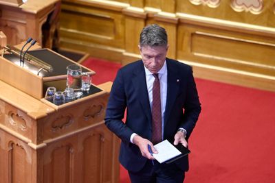 Olje- og energiminister Terje Aasland mener ikke det er nødvendig at Stortinget skal behandle planene for elektrifisering på Melkøya.