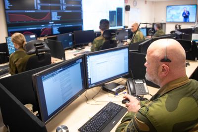 −  Risikobildet for MAST-programmet er blitt langt mer alvorlig og komplekst, mener Forsvaret, her fra Cyberforsvarets operasjonssenter.