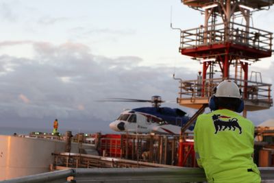 Selskapet bak fjorårets største funn, har som ventet gode resultater. Her lander et helikopter på Goliat FPSO.