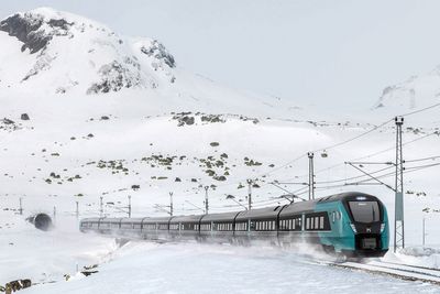 Om tre år vil Bergensbanen bli trafikkert av de nye fjerntogene som skal produseres av Stadler i Sveits, hvis alt går etter planen.