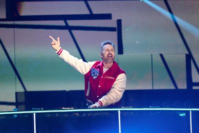 Den franske DJ-en David Guetta opptrådte under prisutdelingen Brit wards i London sist helg.