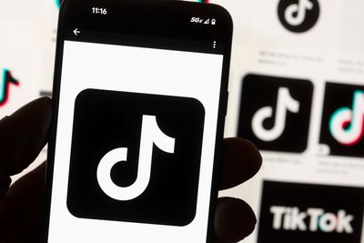 Tiktok er nå forbudt for EU-kommisjonens ansatte. 