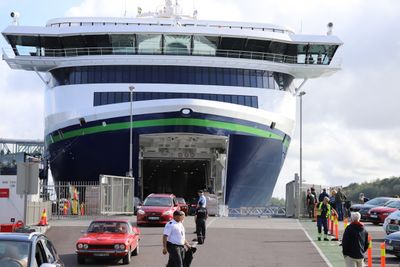 Color Line frakter årlig rundt 900.000 kjøretøy på sine fire ruter. Her er  Color Line i Sandefjord.