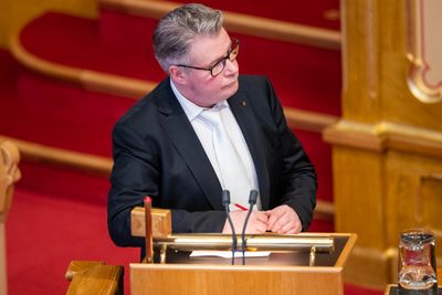 Per Willy Amundsen stilte spørsmål til Justisminister Emilie Enger Mehl om hennes Tiktok-bruk under den ordinære spørretimen 8. februar. Han har fortsatt å spørre i ukene etter.