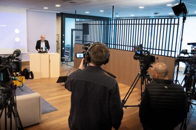 Konsernsjef Gorm Frimannslund bekrefter på en pressekonferanse i dag at Follobanen åpner igjen 5. mars.