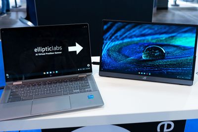 Elliptic sin programvare kan ved hjelp av høyttaler og mikrofoner innebygget i skjerm og laptop finne ut hvor skjermen er i forhold til laptopen.