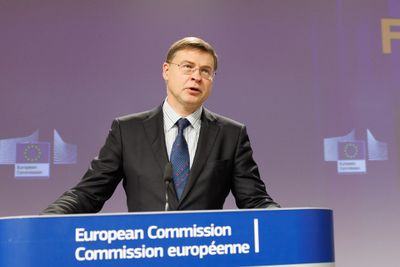 EU-kommissær Valdis Dombrovskis presenterer Kommisjonens «guidelines» for budsjettåret 2024.