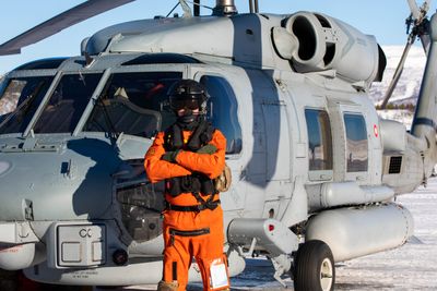 De danske helikoptrene bærer på en utvendig flåte, men selve helikopteret synker ganske kjapt ved en eventuell nødlanding til havs.