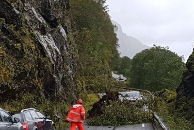 Strekningen på fylkesvei 609 mellom Heilevang i Sunnfjord og Hestvika i Askvoll kommune er svært utsett for ras og steinsprang. Nå vil fylkeskommunen starte rassikringsarbeidet i første del av 2024.