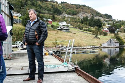 Det blir mye stein når Stad skipstunnel skal sprenges ut. Prosjektleder Terje Skjeppestad har fått adskillig mer avsetning på massene enn han regnet med.