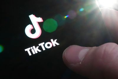 Ingen statsråder, statssekretærer eller politiske rådgivere i Norge får ha Tiktok eller Telegram på tjenestetelefoner eller nettbrett.