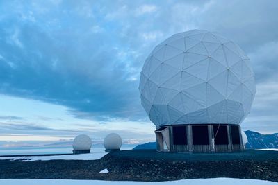 KSAT leverer miljøo vervåkingstjenester sanntid basert på satellittdata som is-informasjon i nordområdene.