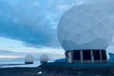 KSAT leverer miljøovervåkingstjenester sanntid basert på satellittdata som is-informasjon i nordområdene.