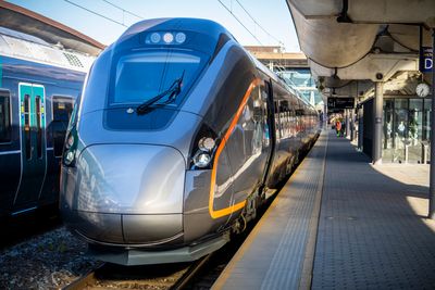 Oslo 20210603. Det nye flytoget fra den spanske tog-produsenten CAF hadde sin første avgang fra Os ...