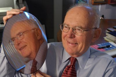 Silicon Valley-pioneren, Intel-grunnleggeren og mannen som utformet Moores lov, Gordon Moore, er død, 94 år gammel.