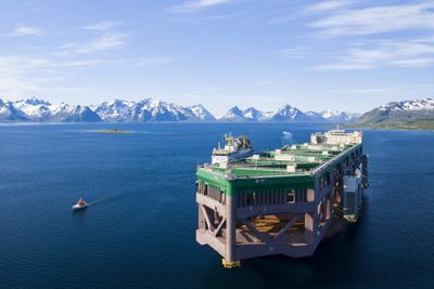 Nordlaks har investert i et oppdrettesanlegg bygget på både offshore og skipsteknologi kombinert med havbrukserfaring.
