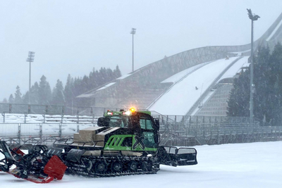 El-løypemaskinen Husky Emotion på jobb i Holmenkollen i Oslo.