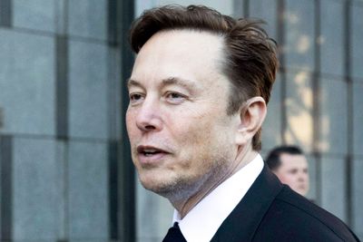 Twitter-eier Elon Musk sier det har vært en berg-og-dal-bale å eie det sosiale mediet.