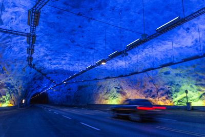 Den 24,5 kilometer lange Lærdalstunnelen ble åpnet i 2000. Nå må den oppgraderes for å tilfredsstille nye sikkerhetskrav.