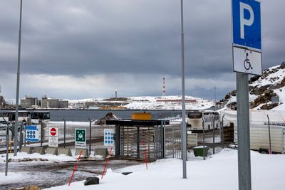 Petroleumstilsynet har vært på tilsyn ved Hammerfest LNG på Melkøya. Her har de avdekket flere brudd på arbeidstidsbestemmelser, og peker på at det er utilstrekkelig bemanning og kompetanse.