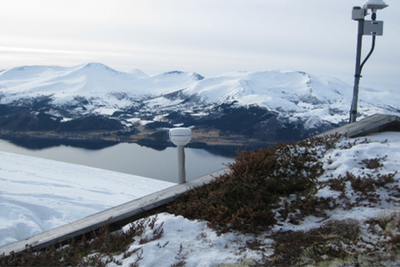 Avinors nye WAM-antenne passert i et fjellområde i Norge.