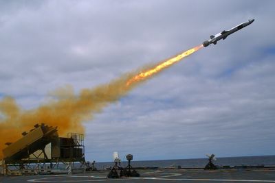 Det nærmer seg ni år siden den første skyteøvelsen med Naval Strike Missile ble gjennomført fra et amerikansk skip, USS Coronado (LCS-4), noe som kan ses på som startskuddet for den amerikanske NSM-anskaffelsen.