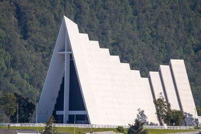 Ishavskatedralen i Tromsø. Etter bispemøtet i februar i år har Den norske kirke blitt utsatt for flere nettangrep. Ingen av dem skal ha ført fram.