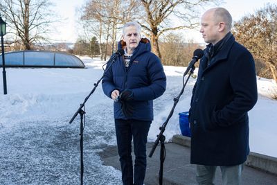 Regjeringen har vært tydelig: Staten skal kutte konsulentbruk. Her statsminister Jonas Gahr Støre og finansminister Trygve Slagsvold Vedum på årets marskonferanse.