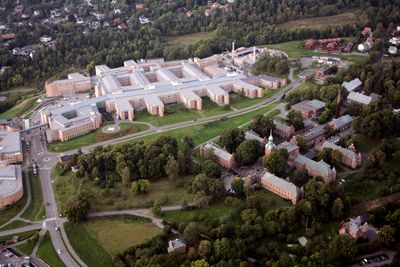 Multiconsults kontrakt for nye Rikshospitalet er verdt over 900 millioner. Her flyfoto fra dagens sykehus.