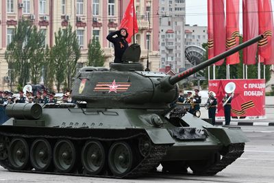 Denne enslige T-34-en var den eneste stridsvogna som deltok i militærparaden i Moskva tirsdag 9. mai.