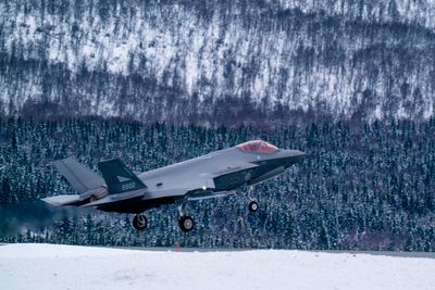 Det er mangel på mekanikere i Luftforsvaret etter at Bodø flystasjon ble lagt ned og kampflyene F-35 ble plassert på Ørland og Evenes.