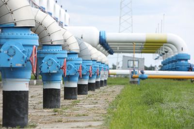 Tiltaket skal forhindre russisk eksport av gass langs ruter til land som Tyskland og Polen, der de kuttet forsyningene i fjor, skriver Financial Times.