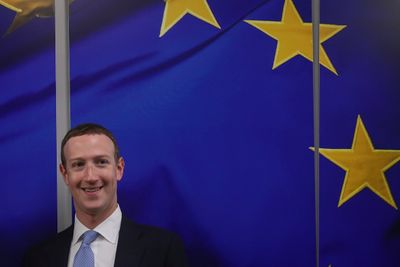 Mark Zuckerberg og Meta får trolig rekordbot av det irske datatilsynet. Avgjørelsen vil også sette en midlertidig stopper for dataoverføring mellom EU og USA, det kan bety slutten for en rekke av tjenestene til selskapet.