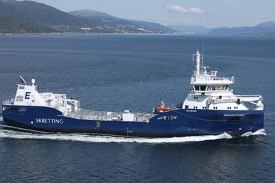 MS Eidsvaag Pioneer er ombygget til autonom drift. Nå i mai er det gjennomført tester der mannskapet sitter på kontrollsenter i Ålesund mens skipet seiler med fiskefôr utenfor Kristiansund. 