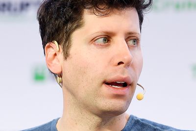 Open AI, her ved sjef Sam Altman, foretar store interne endringer som noen frykter kan true selskapets oppdrag.