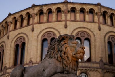 Et flertall på Stortinget sikrer at den militære E-tjenesten kan starte det som kalles tilrettelagt innhenting av datakommunikasjon.